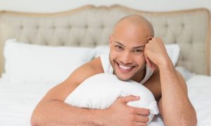 Männer mit Glatze werden als attraktiver und männlicher wahrgenommen