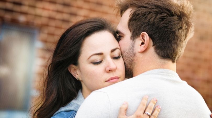 11 Verhaltensweisen in einer Beziehung, die unwahre Liebe offenbart