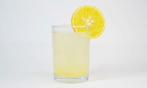 25 Dinge, die deinem Körper passieren, wenn du jeden Tag Zitronenwasser trinkst