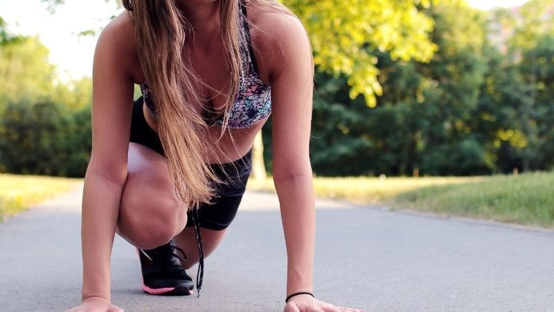8 Übungen, die perfekt für Frauen sind, die Oberschenkelfett verlieren möchten