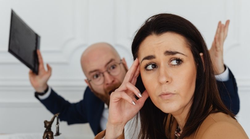 9 Anzeichen dafür, dass du mit einem Narzissten verheiratet bist – und was du dagegen tun kannst