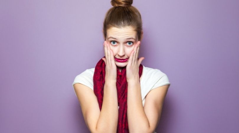 7 Warnzeichen in der Körpersprache, die dir helfen können, zu entscheiden, ob du jemandem vertrauen kannst