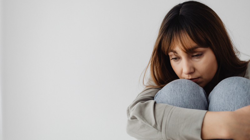 6 psychologische Gewohnheiten, die eine Person arm und einsam machen