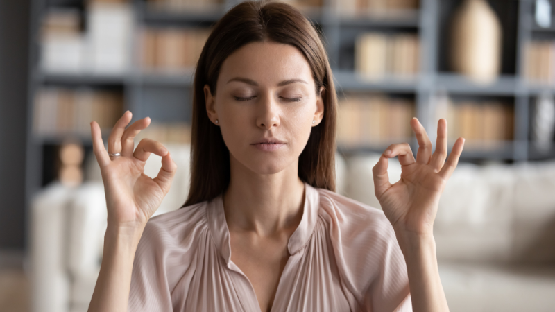 Höre auf, dich darüber zu beschweren, „zu beschäftigt“ zu sein – bewältige deinen Stress noch heute mit diesen 5 kleinen Übungen