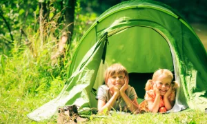 Kinder nicht zu viel loben: Diese Art von Lob sollten Eltern bei ihre Kindern vermeiden, da sie, laut Psychologen, keine Belastbarkeit entwickeln