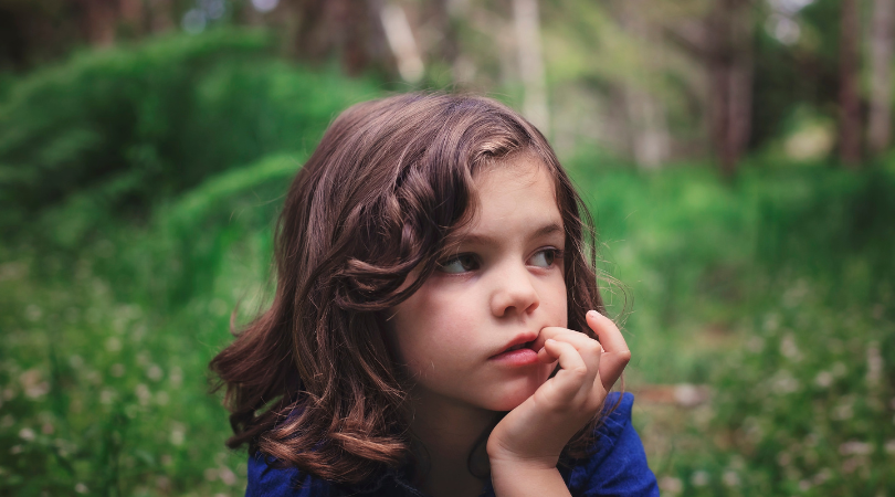 Kinder, die Nägel kauen: Wann man sich Sorgen machen muss und wie man damit aufhört
