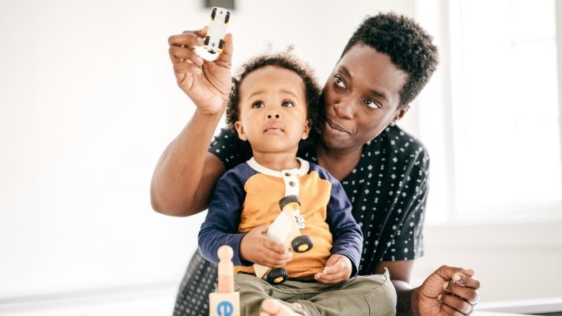 Montessori-Spielzeug - Eltern unterrichten ihr Kind