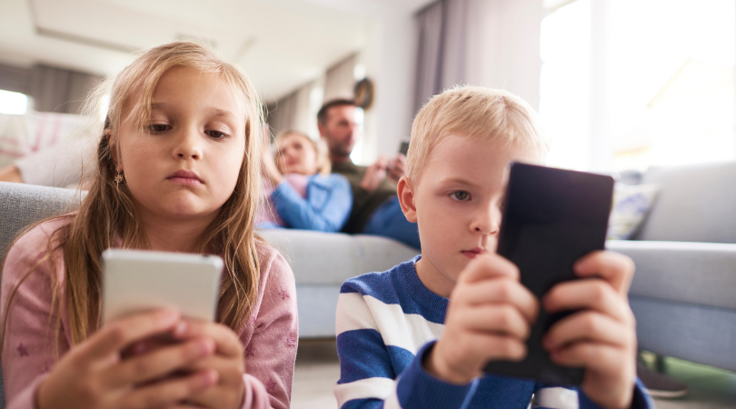 Kontrolle oder Einschränkung: Warum du die Bildschirmzeit deines Kindes begrenzen musst