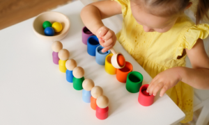 Montessori zu Hause: 7 Möglichkeiten, dein Kind auf den Kindergarten vorzubereiten