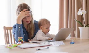 Wie man eine bessere Mutter ist, wenn man erschöpft ist