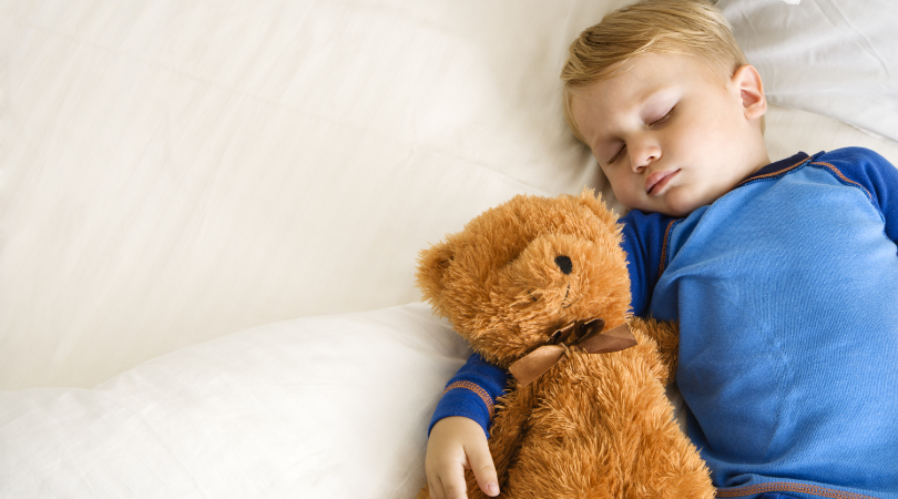 Wie man in 5 einfachen Schritten eine friedliche Schlafenszeit Routine für Kinder erstellt