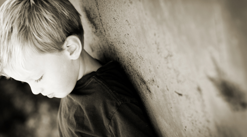 4 Anzeichen von emotionalem Mangel bei Kindern