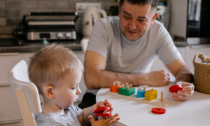 7 Montessori-inspirierte Wege für einen entspannteren Morgen mit deinen Kindern