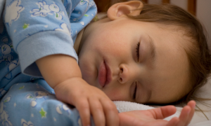 Sollte dein Baby eine Schlafenszeit-Routine haben