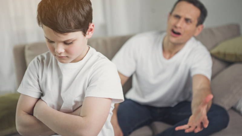 Bist du ein narzisstischer Elternteil? Die Eigenschaften von narzisstischen Eltern