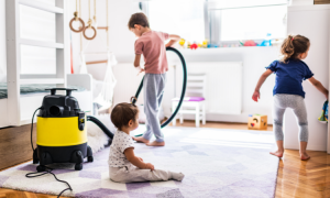 Wie man einem Kind beibringt, sein Zimmer als Teil seiner Routine zu reinigen