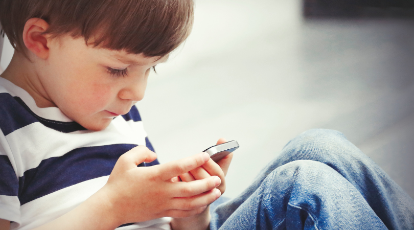 10 einfache Möglichkeiten, ein kleines Kind von einem Smartphone oder Tablet zu entwöhnen