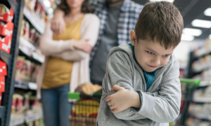 Kind beschämen: Warum das Beschämen deiner Kinder ihr Verhalten nicht ändert