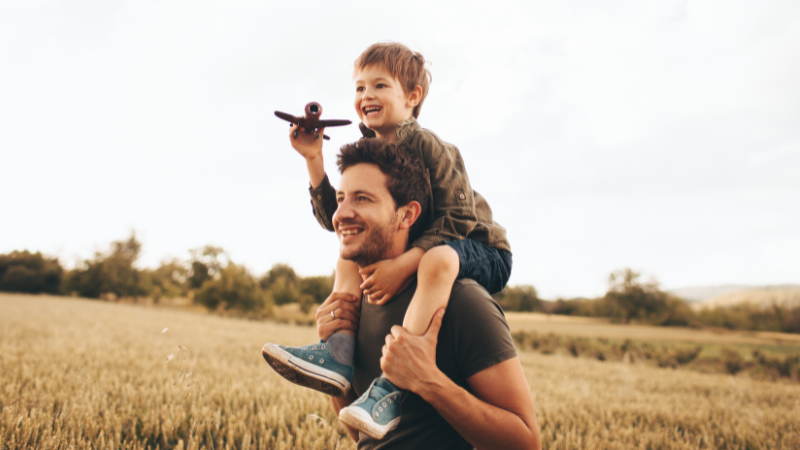 Vater als Vorbild: 10 Dinge, die Väter niemals vor ihren Kindern tun sollten
