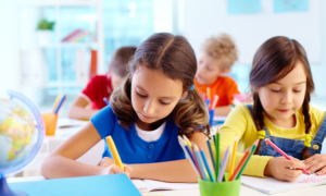 Besser konzentrieren in der Schule: Hilf deinem Kind mit diesen 4 Strategien, sich in der Schule zu konzentrieren