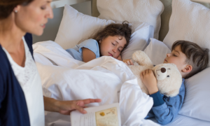 Schlafenszeiten durchsetzen – Kinder rechtzeitig ins Bett gehen lassen