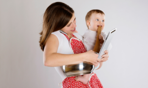 8 Möglichkeiten, die unsichtbare Last der Mutterschaft zu bewältigen