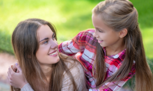 Umgang mit Tochter: 16 Dinge, die deine Tochter im Teenageralter von dir hören muss