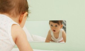 5 Gründe, warum dein Kind einen Montessori-Spiegel haben sollte