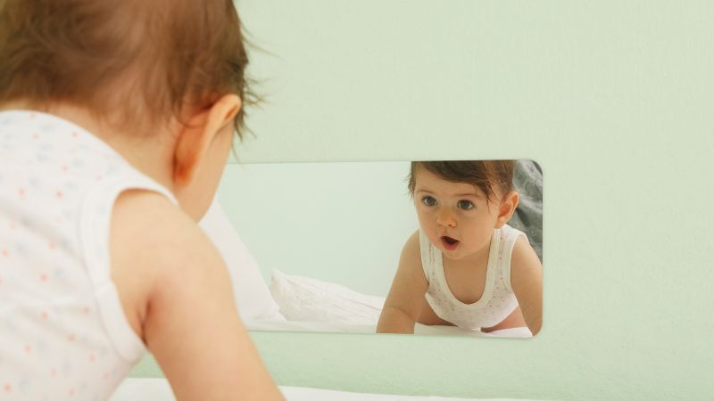 5 Gründe, warum dein Kind einen Montessori-Spiegel haben sollte