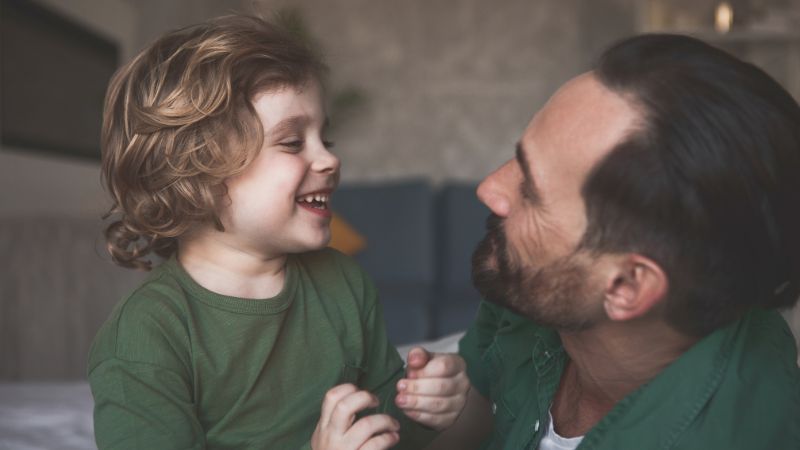 Eltern, die erfolgreiche Kinder großziehen, benutzen nie diese 5 schädlichen Ausdrücke, sagt ein Kinderpsychologe