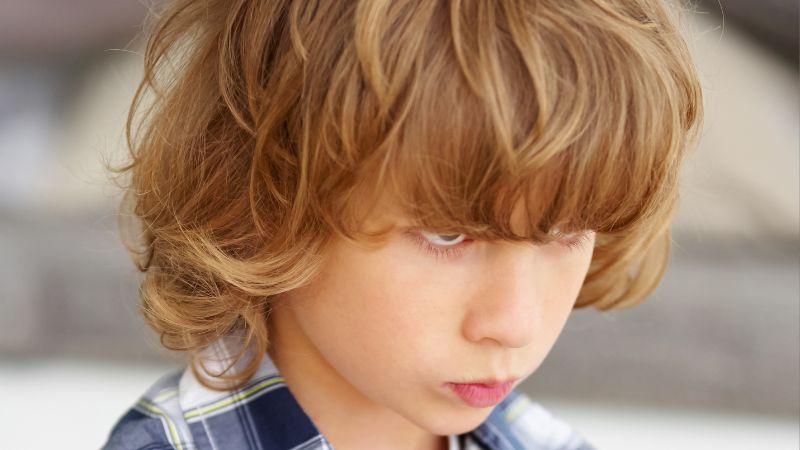Faktoren, die das Verhalten eines Kindes beeinflussen oder ihr schlechtes Benehmen auslösen können