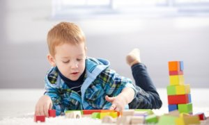 Kognitive Meilensteine: Ein Blick auf die kognitiven Fähigkeiten eines dreijährigen Kindes