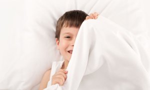 Häufige Fehler, die Eltern bei Bettnässenden Kindern machen
