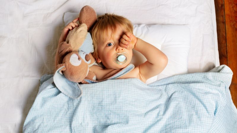Kämpft dein Kind darum, nachts im Bett zu bleiben, nachdem du es hingelegt hast?