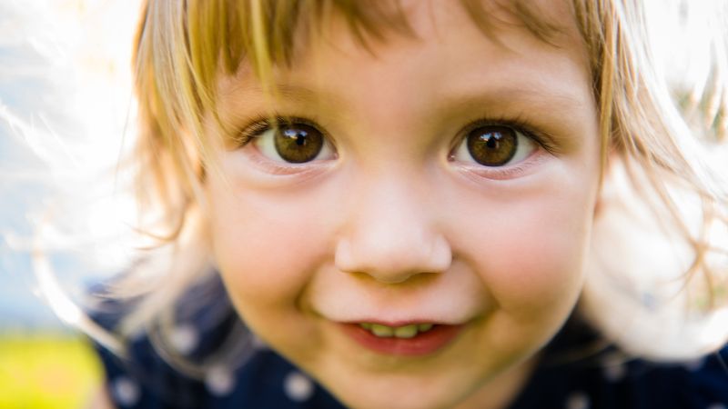 Wie man ein selbstbewusstes introvertiertes Kind erzieht