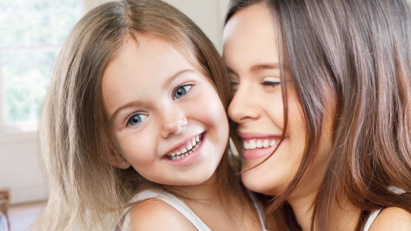 5 Dinge, die Eltern tun können, um das Gehirn ihrer Kinder auf Glück zu programmieren