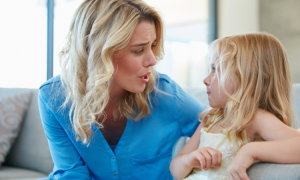 10 Phrasen, die Ihrem Kind schaden können und was Sie stattdessen sagen sollten