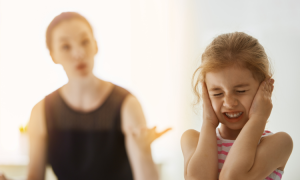 5 Anzeichen für eine emotionale Unreife bei deinen Eltern, erklärt von einem Psychologen