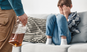 Wie das Aufwachsen in einem alkoholkranken Zuhause Kinder beeinflussen kann