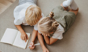 So ziehen Sie emotional intelligente Kinder groß: 5 Geheimnisse aus der Forschung