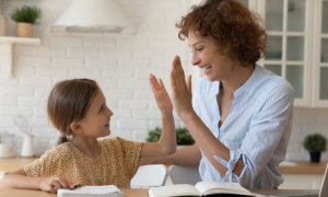 Eine bessere Art, Ihre Kinder zu loben: Beispiele für richtiges Lob