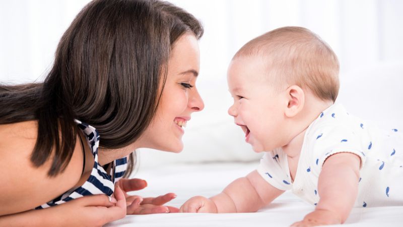 Vier Möglichkeiten zur Förderung der Gehirnentwicklung Ihres Babys