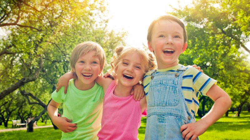 7 Persönlichkeitsmerkmale glücklicher Kinder (die zu erfolgreichen Erwachsenen heranwachsen)