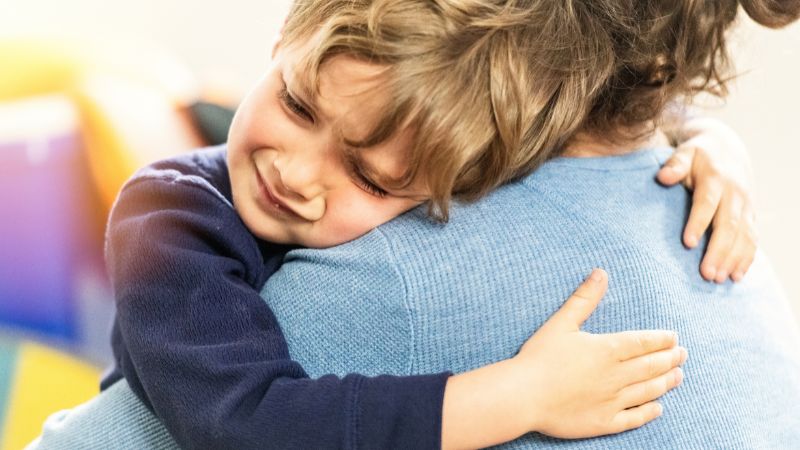 Drei schnelle Strategien, um Ihrem Kleinkind beim Umgang mit starken Emotionen zu helfen