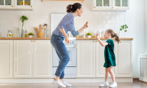 3 Kleine Gewohnheiten von überglücklichen Müttern