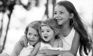 Das mittlere Kind in der Familie entwickelt oft diese 9 spezifischen Merkmale später im Leben