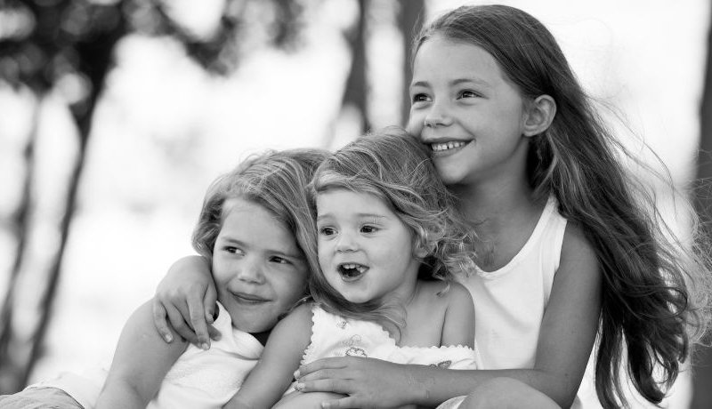 Das mittlere Kind in der Familie entwickelt oft diese 9 spezifischen Merkmale später im Leben