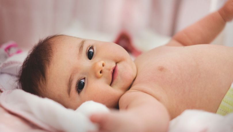 Erschöpft und mürrisch: Babys, die schon eine Weile wach sind, reagieren empfindlicher auf traurige und wütende Gesichter