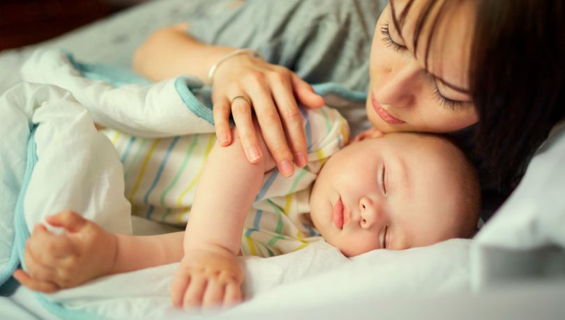 Warum kämpfen Babys gegen den Schlaf und die Lösung, die du brauchst